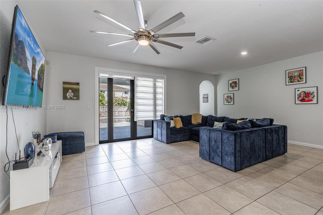 For Sale: $950,000 (4 beds, 3 baths, 2653 Square Feet)