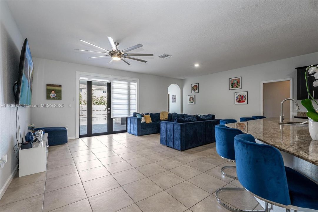 For Sale: $950,000 (4 beds, 3 baths, 2653 Square Feet)