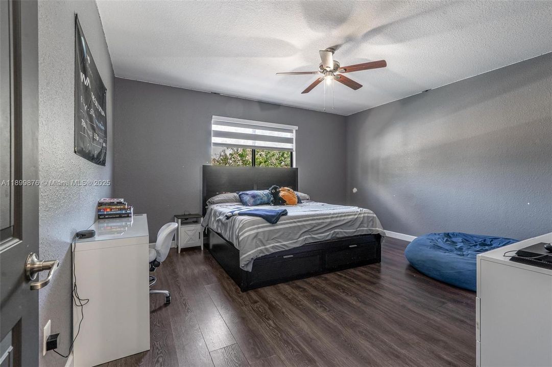 For Sale: $950,000 (4 beds, 3 baths, 2653 Square Feet)