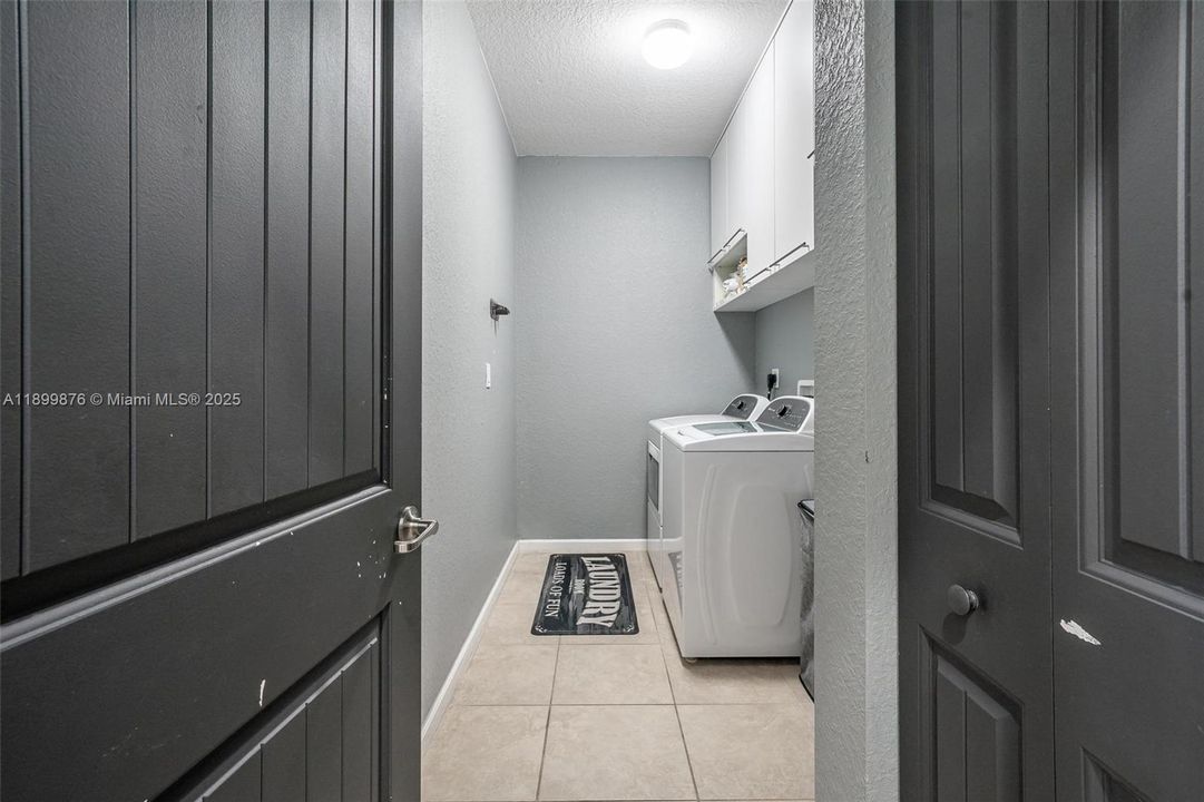 For Sale: $950,000 (4 beds, 3 baths, 2653 Square Feet)