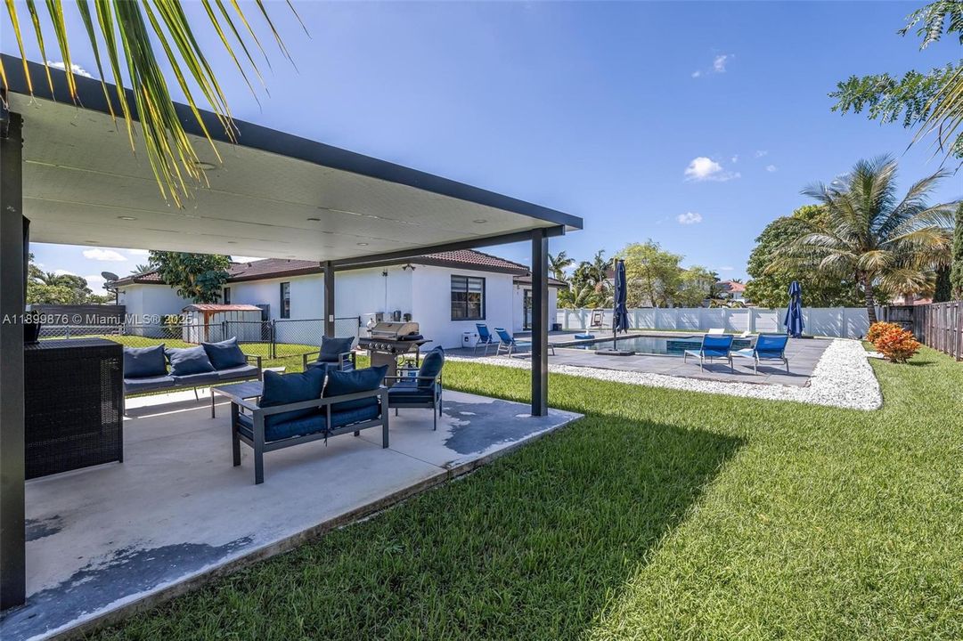 For Sale: $950,000 (4 beds, 3 baths, 2653 Square Feet)