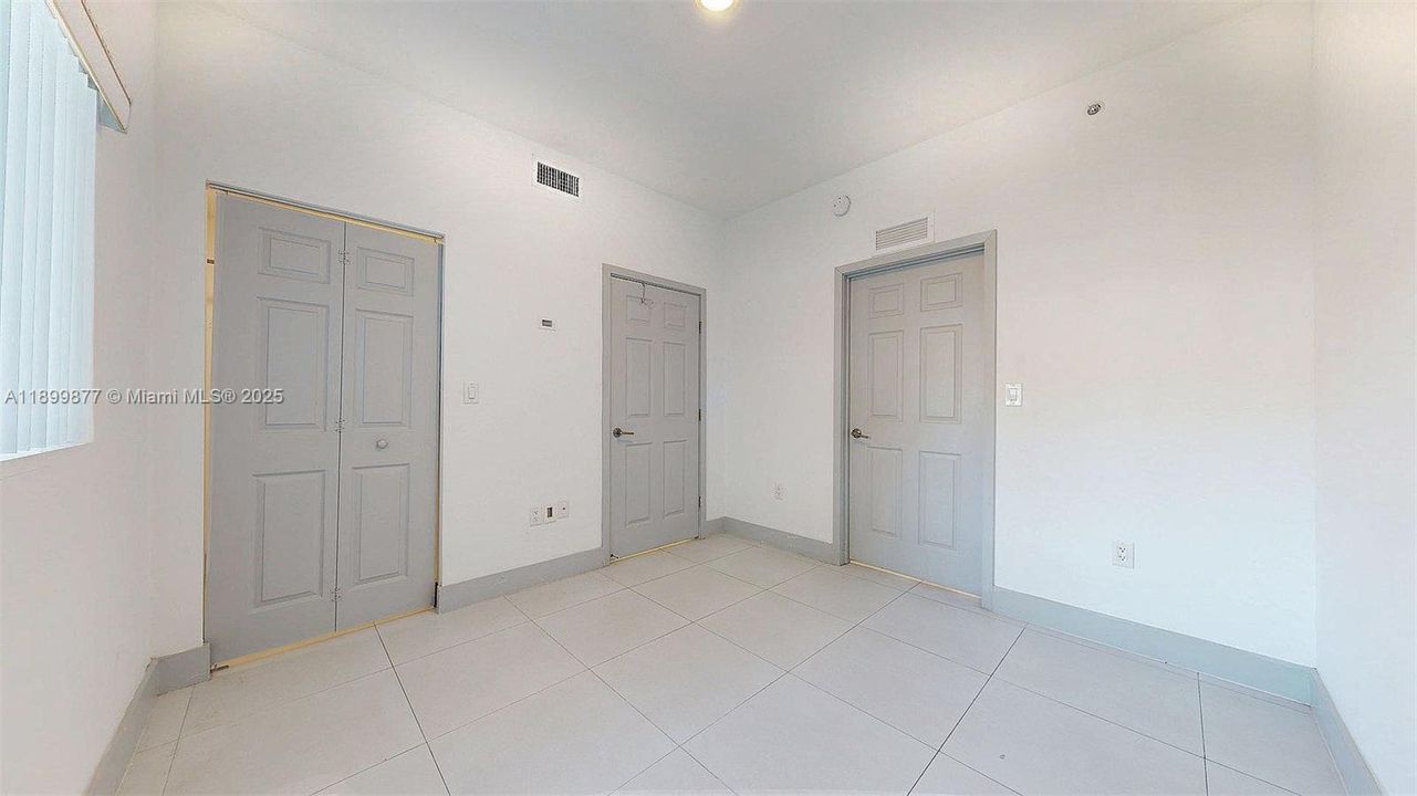 Active With Contract: $2,050 (1 beds, 1 baths, 600 Square Feet)