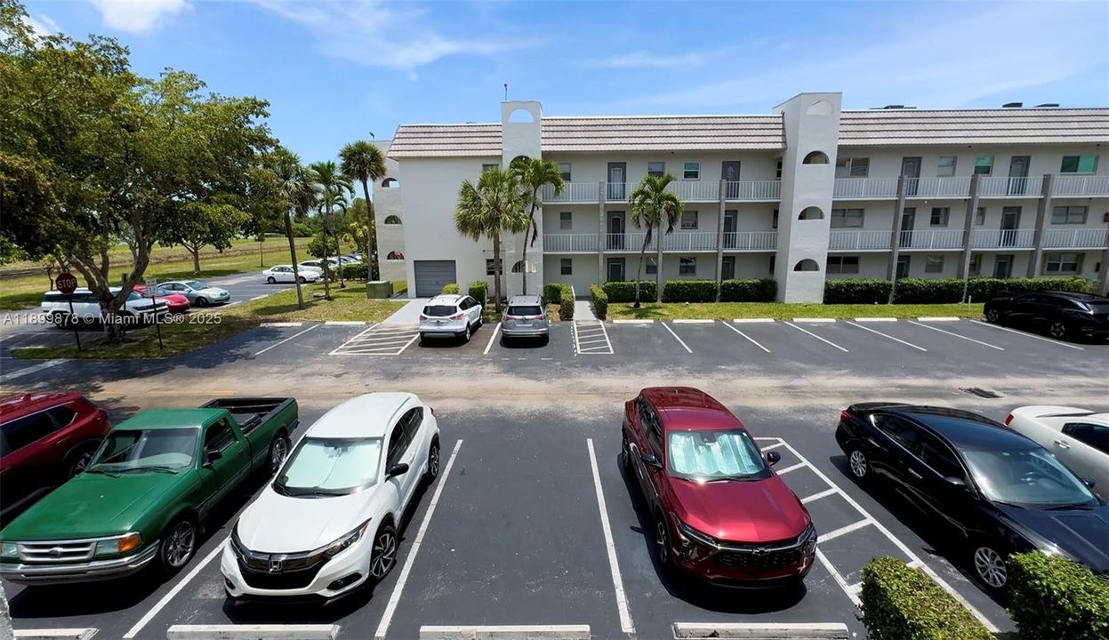 出租: $1,400 (1 贝兹, 1 浴室, 640 平方英尺)