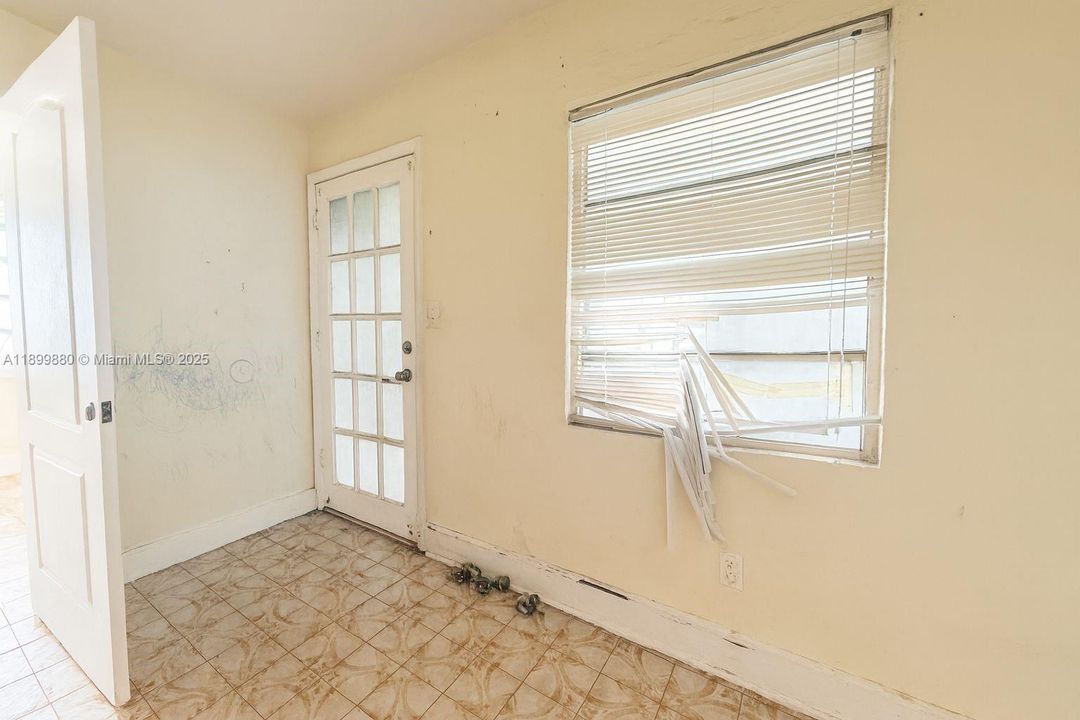 For Sale: $560,000 (3 beds, 2 baths, 1397 Square Feet)