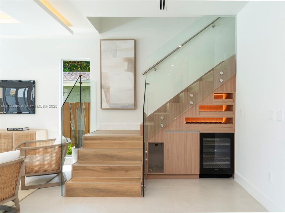 For Sale: $1,750,000 (4 beds, 4 baths, 2505 Square Feet)