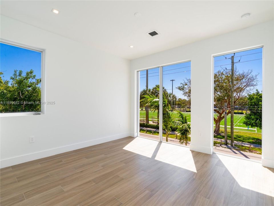 For Sale: $1,750,000 (4 beds, 4 baths, 2505 Square Feet)