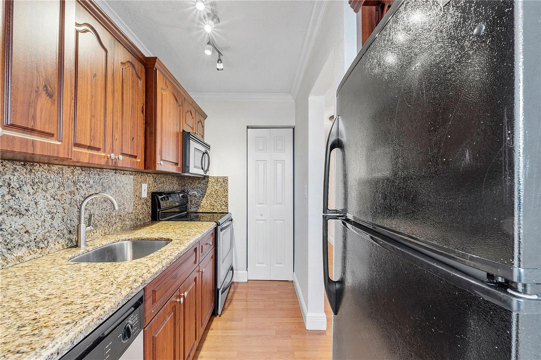 Recently Rented: $1,995 (2 beds, 1 baths, 722 Square Feet)