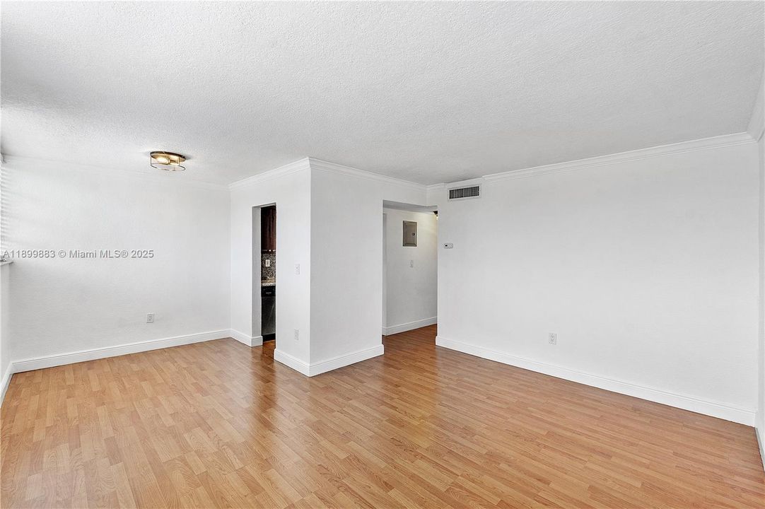 Recently Rented: $1,995 (2 beds, 1 baths, 722 Square Feet)