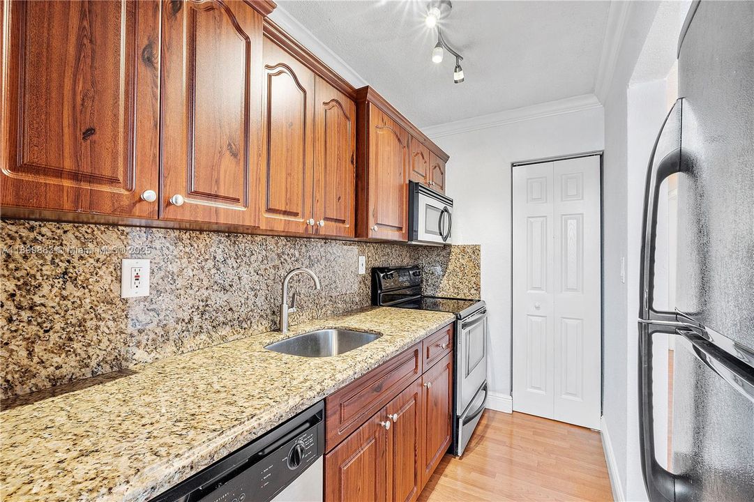 Recently Rented: $1,995 (2 beds, 1 baths, 722 Square Feet)