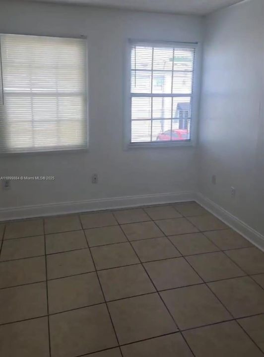 For Rent: $1,475 (2 beds, 1 baths, 922 Square Feet)
