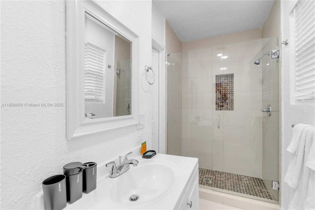 For Sale: $515,000 (4 beds, 2 baths, 1666 Square Feet)