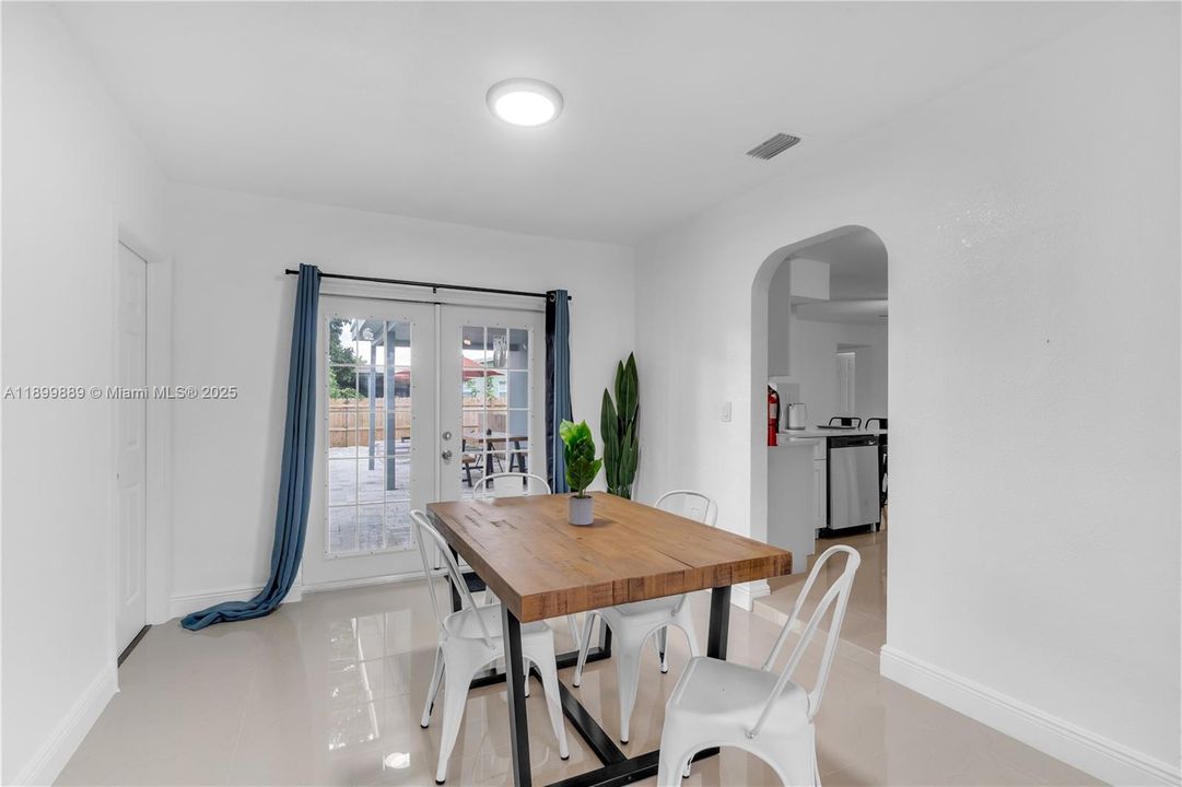 For Sale: $515,000 (4 beds, 2 baths, 1666 Square Feet)