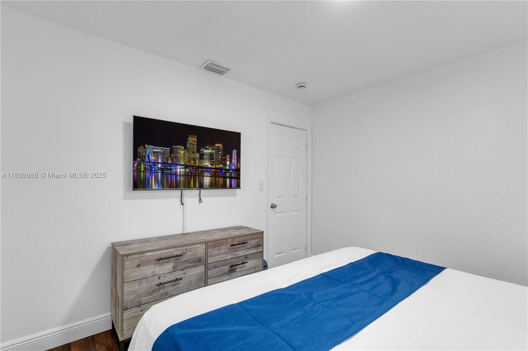 For Sale: $515,000 (4 beds, 2 baths, 1666 Square Feet)