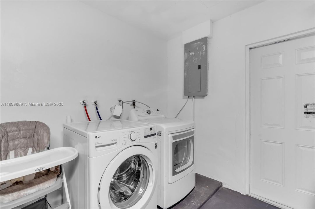 For Sale: $515,000 (4 beds, 2 baths, 1666 Square Feet)