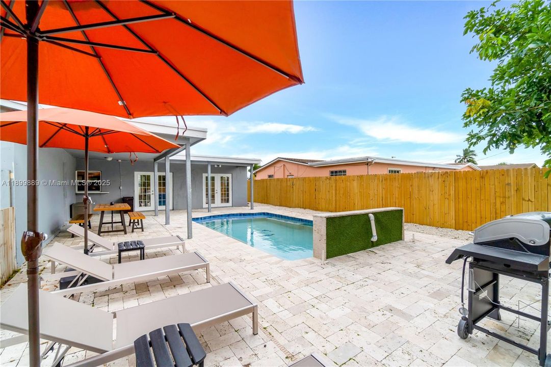 For Sale: $515,000 (4 beds, 2 baths, 1666 Square Feet)