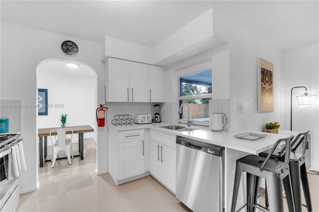 For Sale: $515,000 (4 beds, 2 baths, 1666 Square Feet)