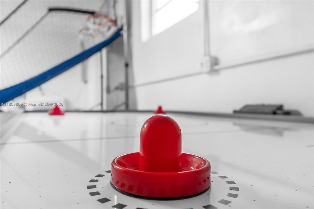 For Sale: $515,000 (4 beds, 2 baths, 1666 Square Feet)