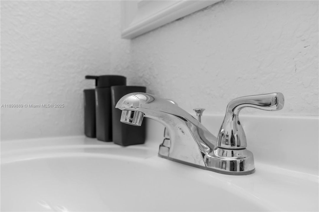 For Sale: $515,000 (4 beds, 2 baths, 1666 Square Feet)