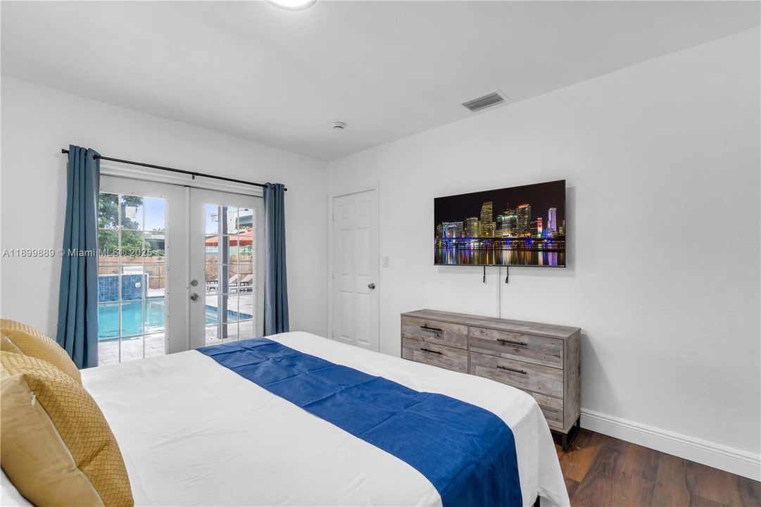 For Sale: $515,000 (4 beds, 2 baths, 1666 Square Feet)