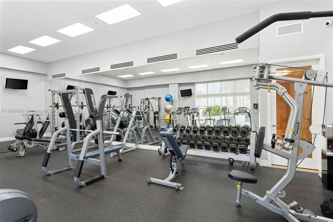 For Rent: $4,500 (1 beds, 1 baths, 952 Square Feet)