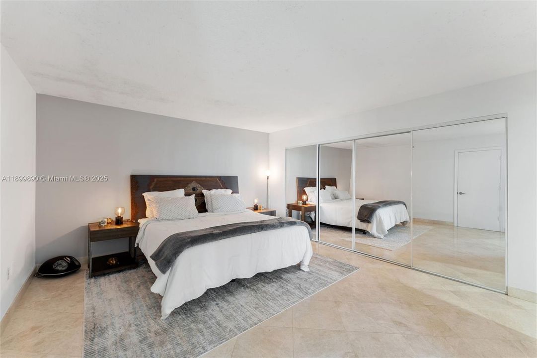 For Rent: $4,500 (1 beds, 1 baths, 952 Square Feet)