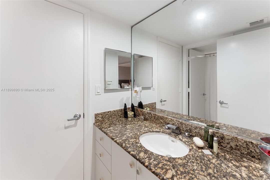 For Rent: $4,500 (1 beds, 1 baths, 952 Square Feet)