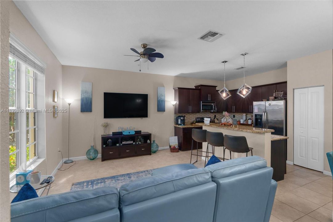 Recently Sold: $435,000 (3 beds, 2 baths, 1784 Square Feet)