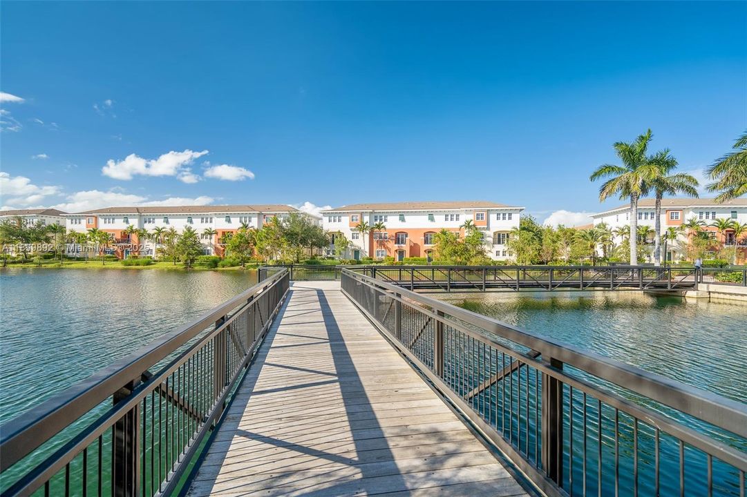 Recently Sold: $435,000 (3 beds, 2 baths, 1784 Square Feet)