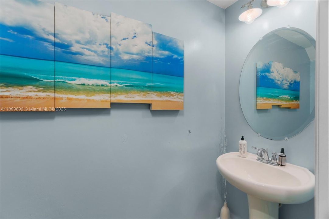 Recently Sold: $435,000 (3 beds, 2 baths, 1784 Square Feet)