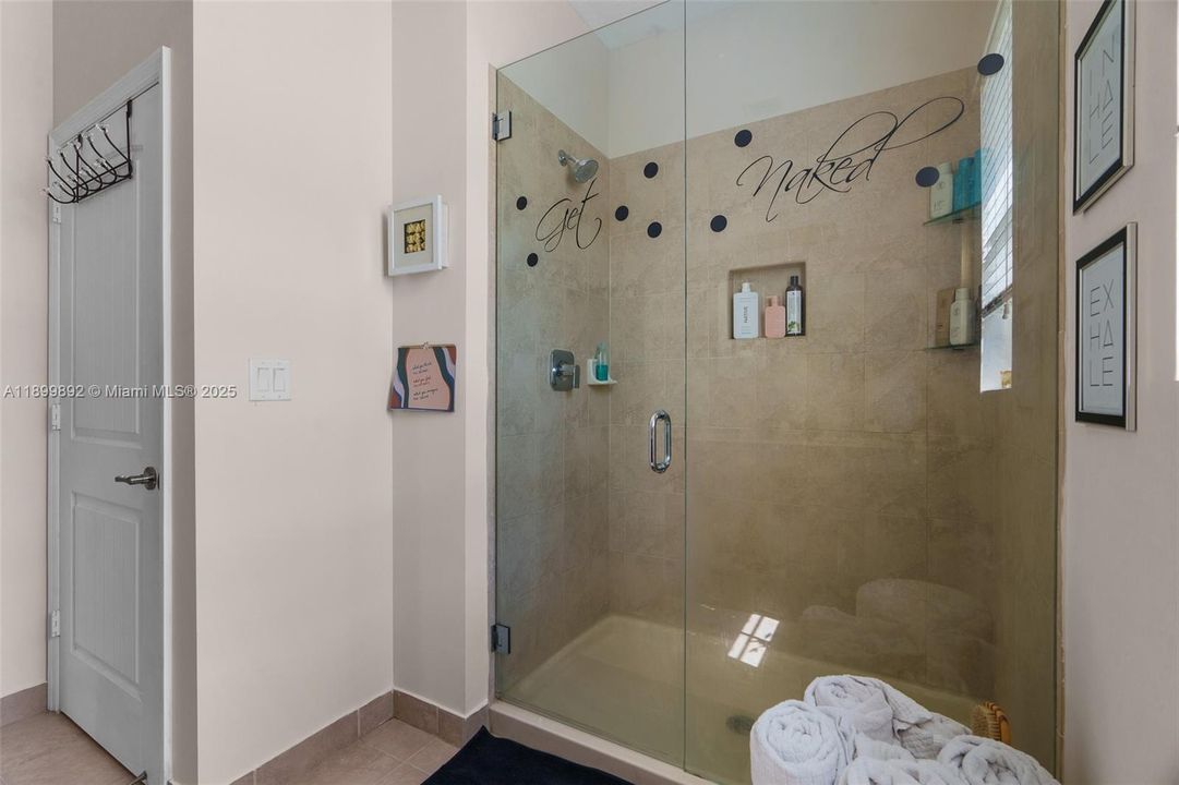 Recently Sold: $435,000 (3 beds, 2 baths, 1784 Square Feet)