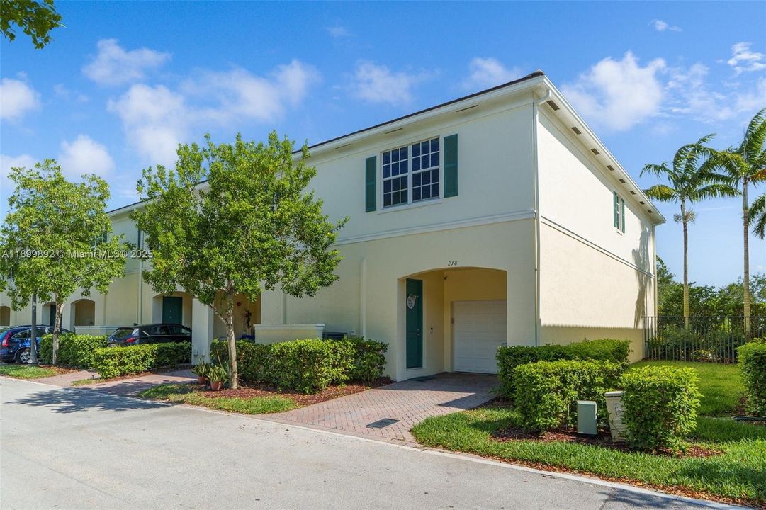 Recently Sold: $435,000 (3 beds, 2 baths, 1784 Square Feet)