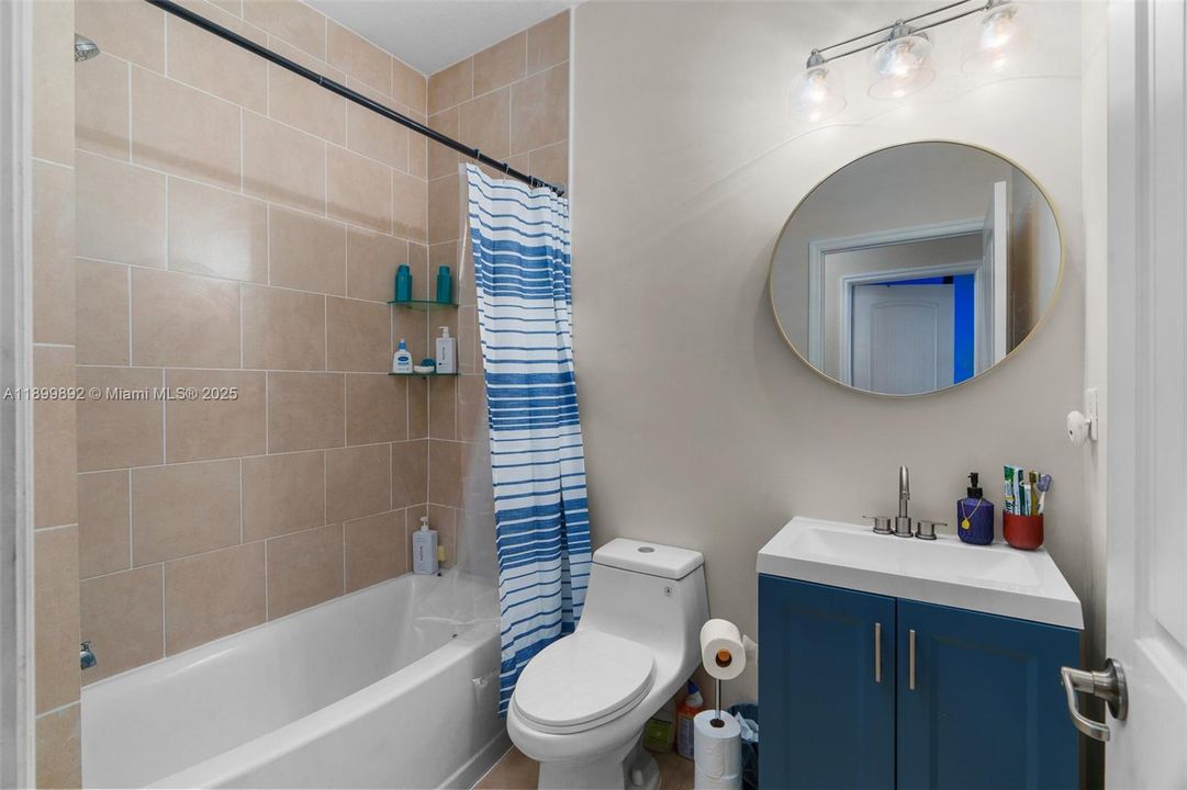 Recently Sold: $435,000 (3 beds, 2 baths, 1784 Square Feet)