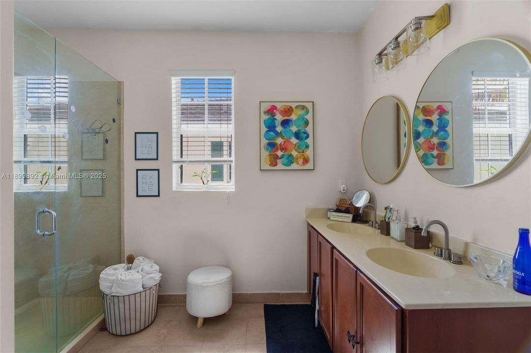 Recently Sold: $435,000 (3 beds, 2 baths, 1784 Square Feet)