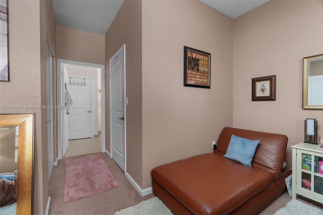 Recently Sold: $435,000 (3 beds, 2 baths, 1784 Square Feet)