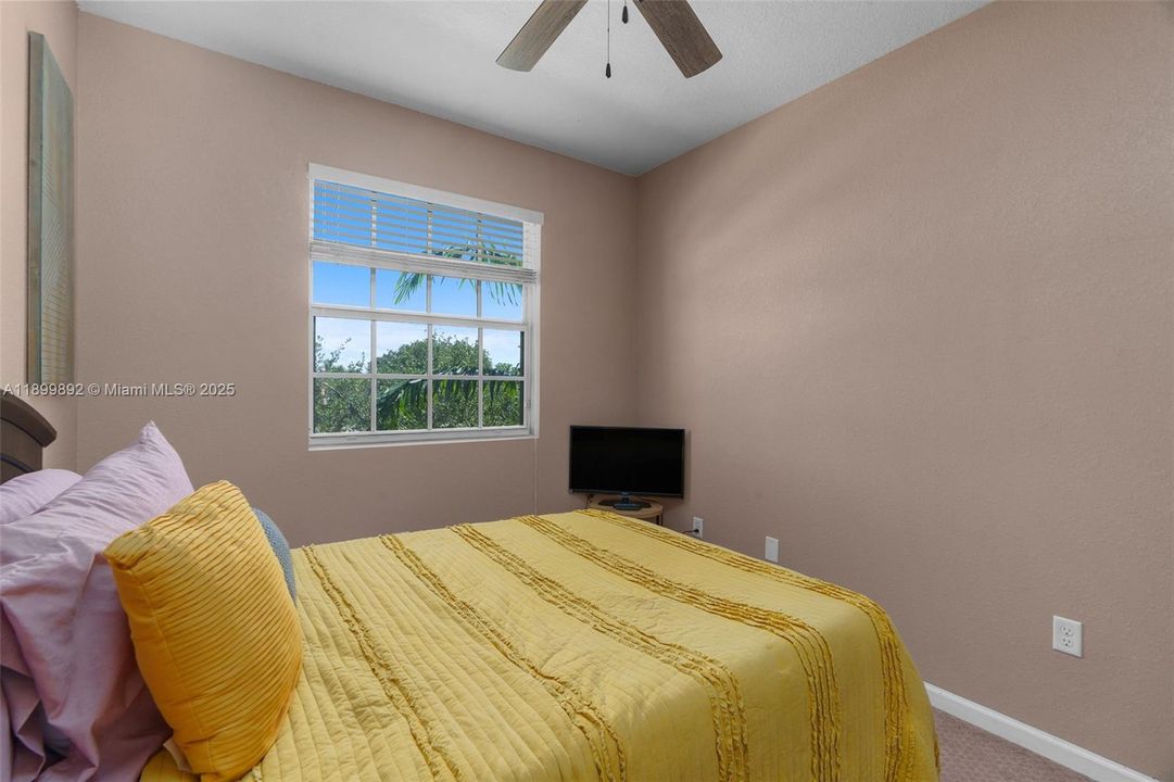 Recently Sold: $435,000 (3 beds, 2 baths, 1784 Square Feet)