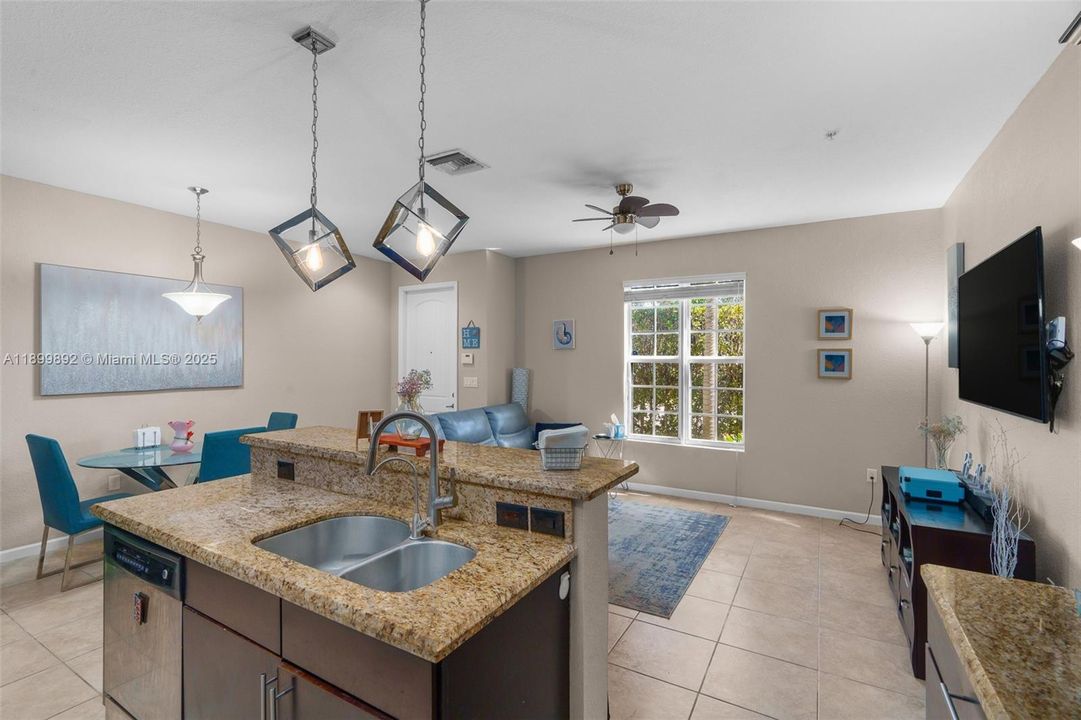 Recently Sold: $435,000 (3 beds, 2 baths, 1784 Square Feet)