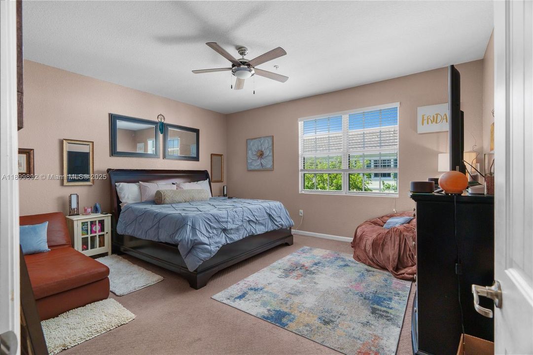 Recently Sold: $435,000 (3 beds, 2 baths, 1784 Square Feet)