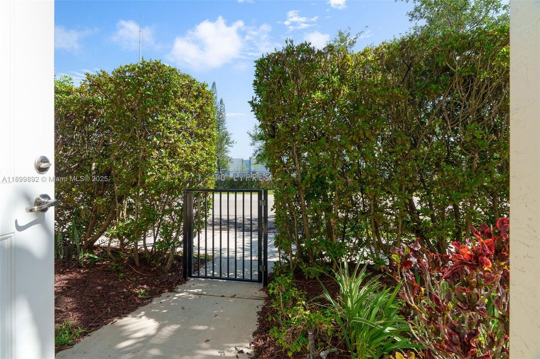 Recently Sold: $435,000 (3 beds, 2 baths, 1784 Square Feet)