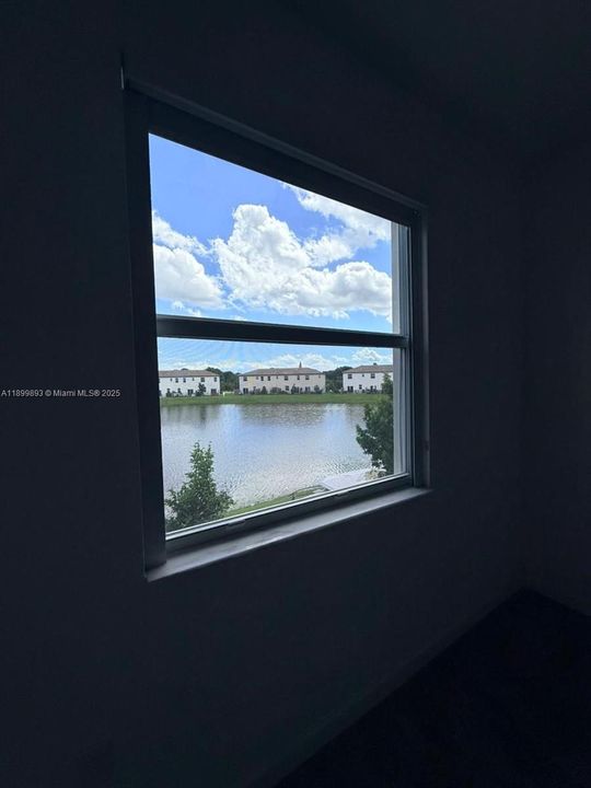 出租: $3,439 (3 贝兹, 2 浴室, 1695 平方英尺)