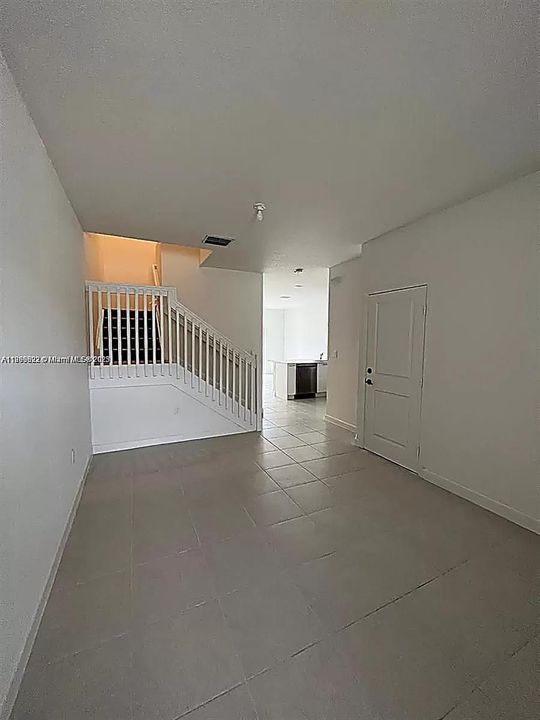 出租: $3,439 (3 贝兹, 2 浴室, 1695 平方英尺)