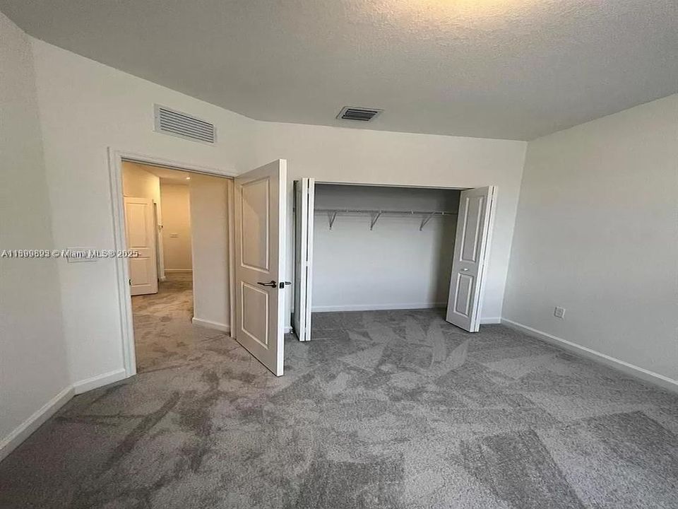 出租: $3,439 (3 贝兹, 2 浴室, 1695 平方英尺)