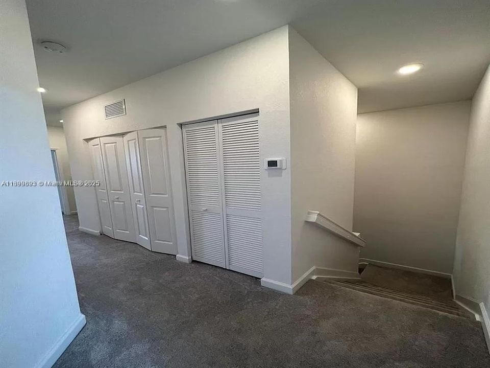 出租: $3,439 (3 贝兹, 2 浴室, 1695 平方英尺)