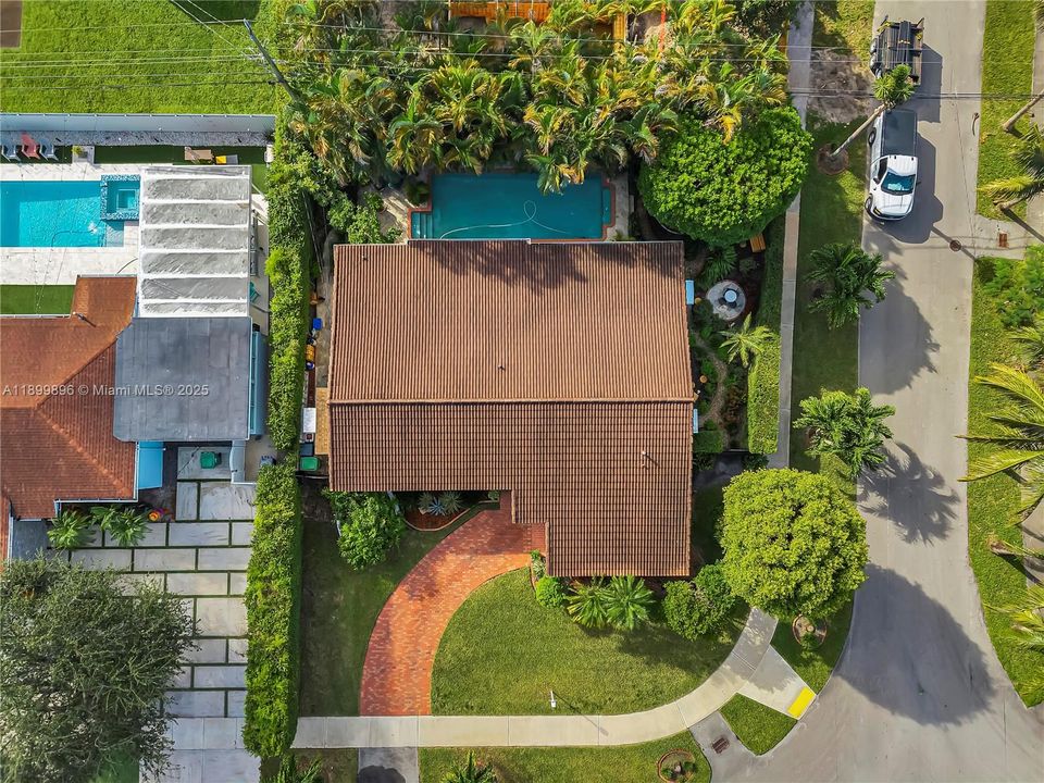 Active With Contract: $775,000 (3 beds, 2 baths, 1704 Square Feet)