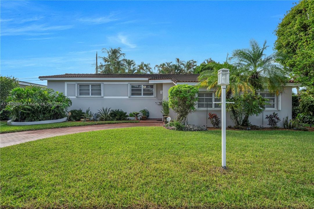 Active With Contract: $775,000 (3 beds, 2 baths, 1704 Square Feet)