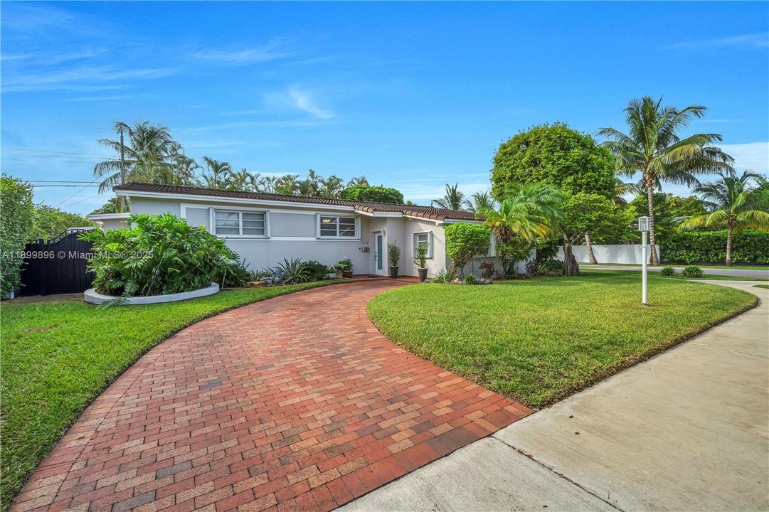 Active With Contract: $775,000 (3 beds, 2 baths, 1704 Square Feet)