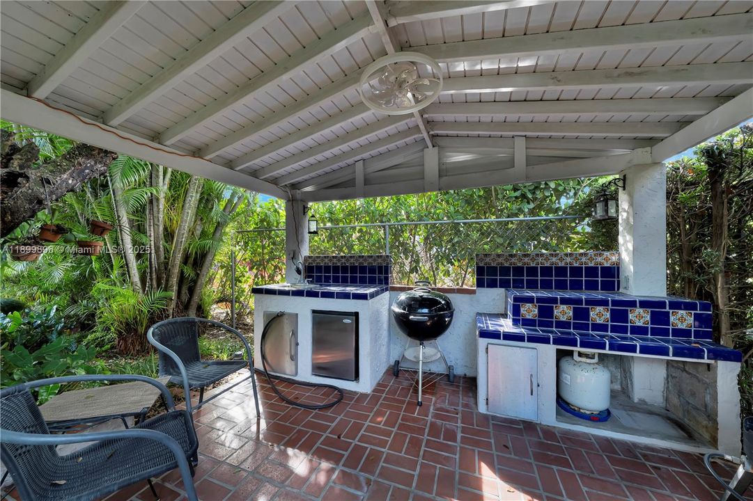 Active With Contract: $775,000 (3 beds, 2 baths, 1704 Square Feet)