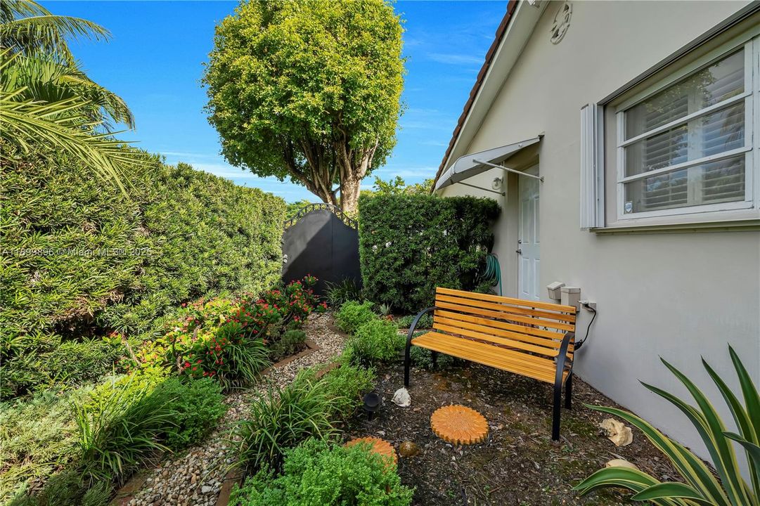 Active With Contract: $775,000 (3 beds, 2 baths, 1704 Square Feet)