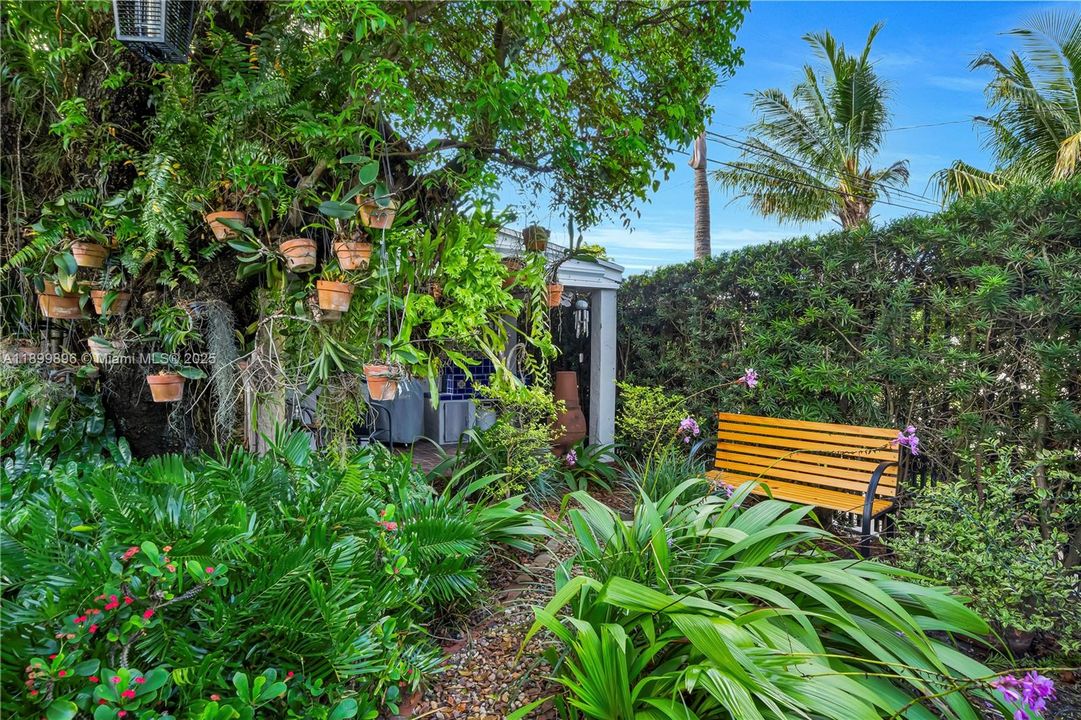 Active With Contract: $775,000 (3 beds, 2 baths, 1704 Square Feet)