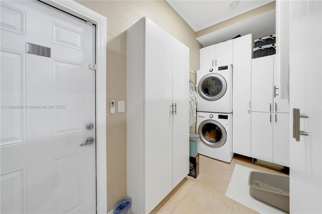 Active With Contract: $775,000 (3 beds, 2 baths, 1704 Square Feet)