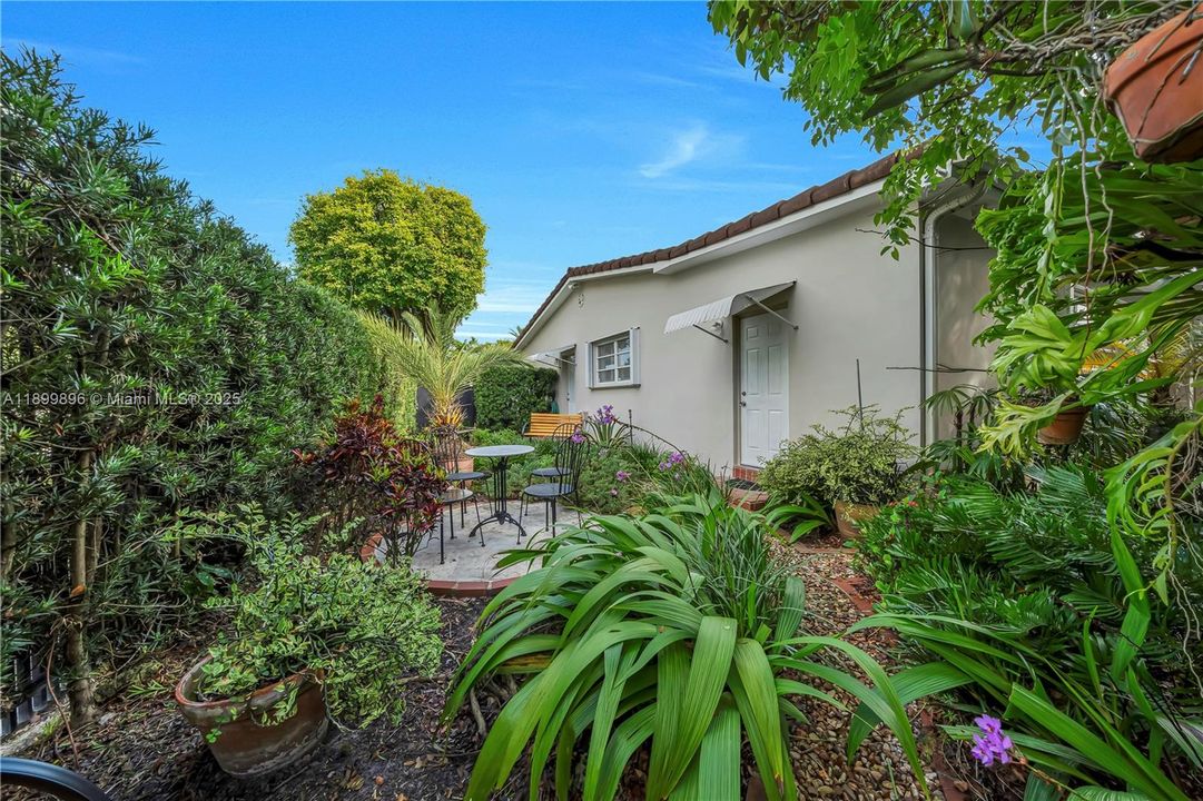 Active With Contract: $775,000 (3 beds, 2 baths, 1704 Square Feet)